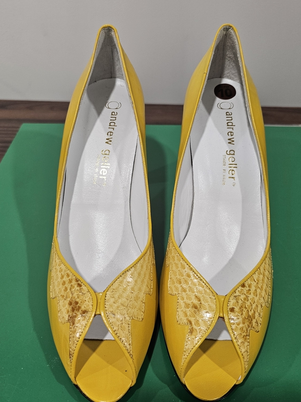 Andrew Geller Yellow Snakeskin Peep Toe Heels Size 10 AA Narrow Italian Leather - Picture 4 of 8